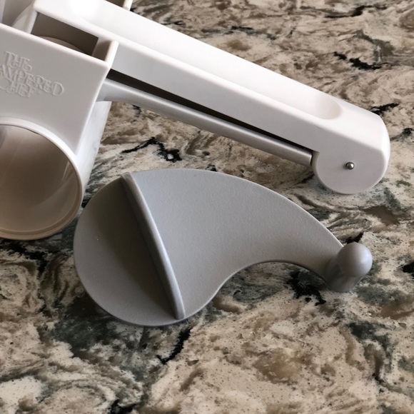 The Pampered Chef Cheese Chocolate Grater Large/Small Barrel 4 Piece Set EXC! - Picture 4 of 6